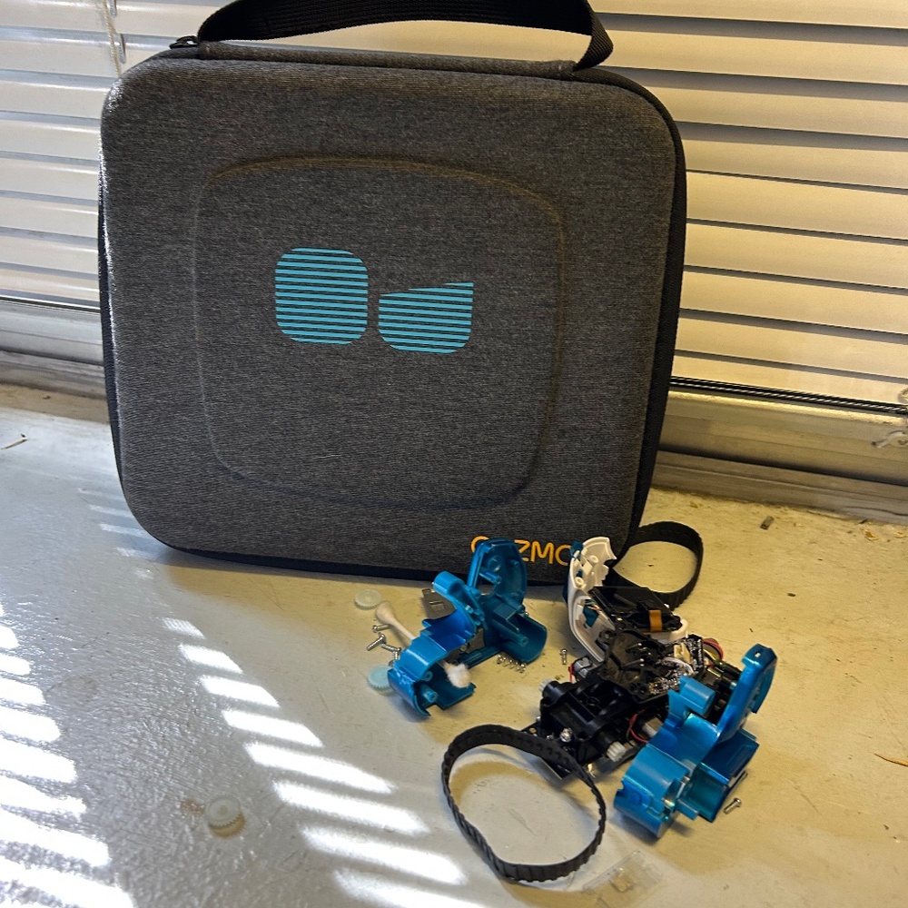 Aki Cosmo robot With case